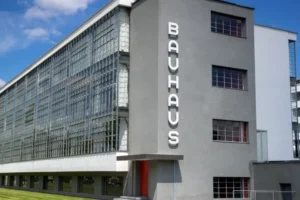 Extrema direita alemã ataca Bauhaus, ameaça museu e revive discurso nazista