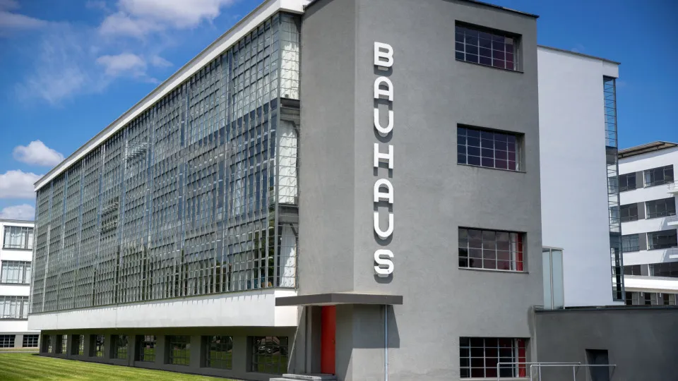 Extrema direita alemã ataca Bauhaus, ameaça museu e revive discurso nazista