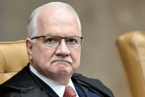 Fachin dá 72 horas para Mendonça se manifestar sobre afastamento de chefe da PF
