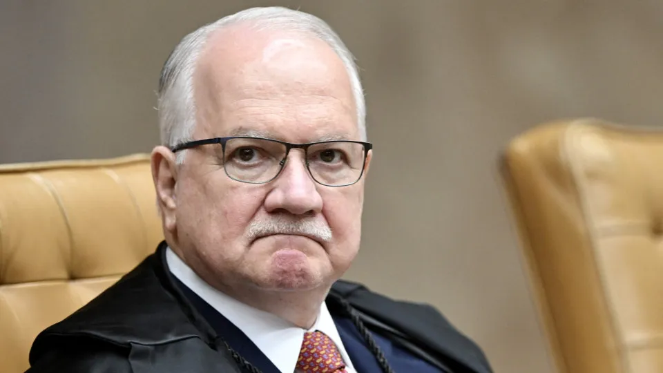 Fachin dá 72 horas para Mendonça se manifestar sobre afastamento de chefe da PF