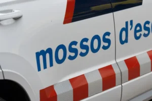Família convive por dois anos com cadáver de homem que morreu em sofá