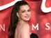 Grávida do terceiro filho, Anne Hathaway brilha na estreia de “Verity”