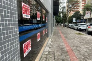 Greve mantém oito agências da Caixa fechadas em Maringá