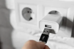 Há 2 grandes razões para não poupar num carregador de celular barato