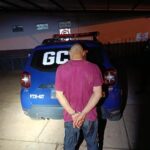 Homem é preso pela Guarda Municipal após arrombar casa e agredir mulher com panelada em Sarandi