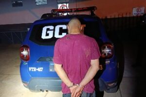 Homem é preso pela Guarda Municipal após arrombar casa e agredir mulher com panelada em Sarandi