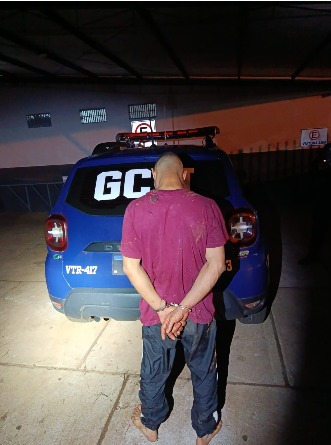Homem é preso pela Guarda Municipal após arrombar casa e agredir mulher com panelada em Sarandi