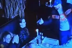 Homem invade restaurante e tentar matar ex; funcionários impediram crime