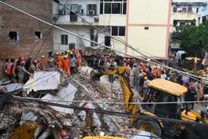 Hostel de estudantes desaba e deixa pelo menos 7 mortos em Nova Deli