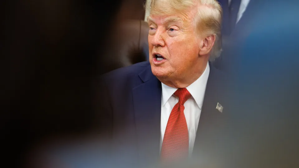 IA? Trump rejeita frear: "Pelo contrário, vamos ajudar e cuidar dela"