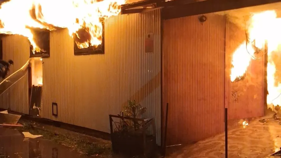 Incêndio em lar de idosos deixa 16 mortos no Chile; veja as imagens