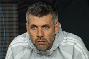 Internacional anuncia a demissão de Paulo Pezzolano, 18º técnico a cair no Brasileirão