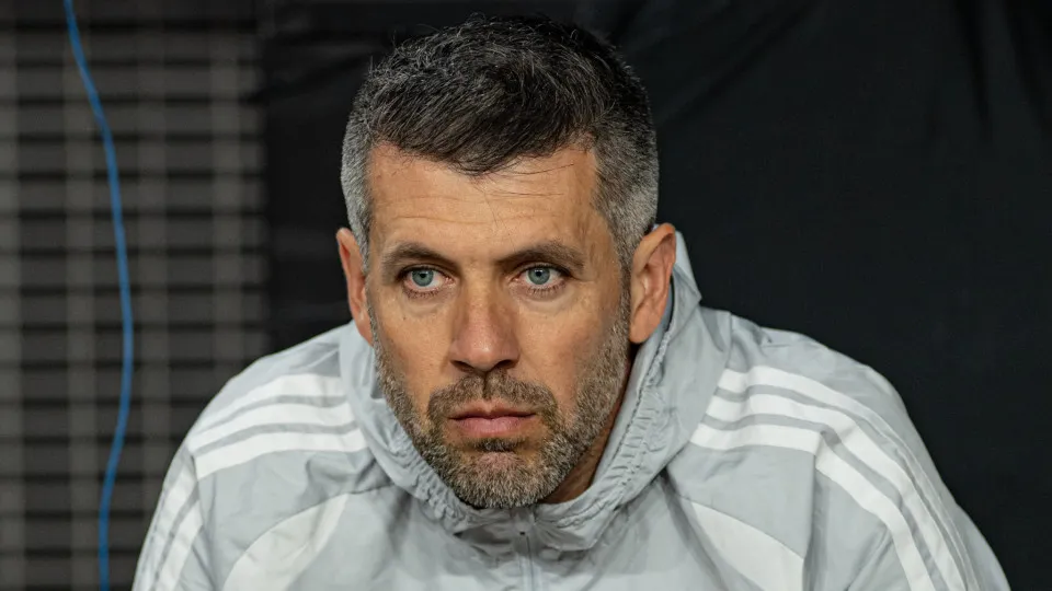 Internacional anuncia a demissão de Paulo Pezzolano, 18º técnico a cair no Brasileirão