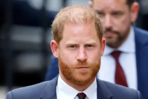 'Intrusão inaceitável', diz Harry sobre paparazzi vistos perto de escola dos filhos