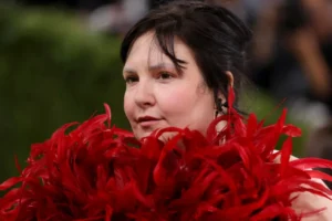Lena Dunham anuncia nascimento de sua primeira filha