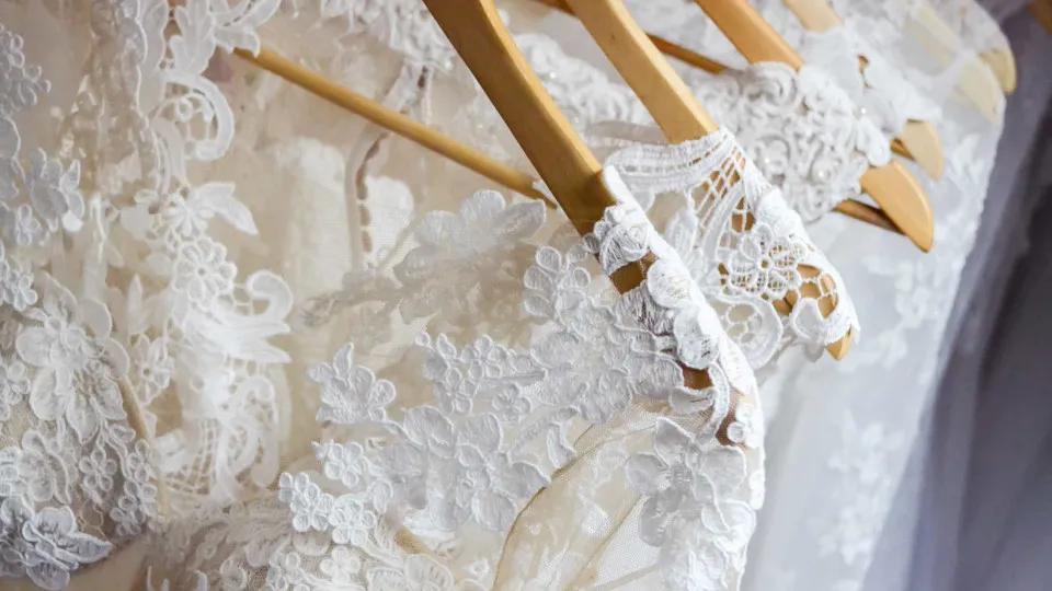 Loja de luxo de SP cancelou entrega de vestido de noiva 5 dias antes do casamento, diz médica