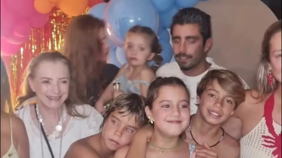 Luana Piovani, Scooby e Cintia Dicker são flagrados juntos em aniversário