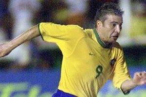 Luizão, pentacampeão em 2002, é investigado por suposta violência doméstica em SP