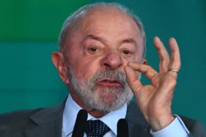 Lula diz a pastores que não fará campanha nas igrejas por respeito à fé
