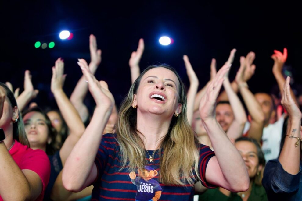 Mais de dez mil pessoas prestigiam 'Desperta Maringá Arena'