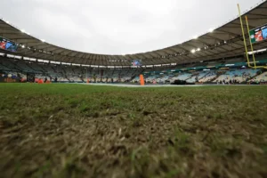 Maracanã inicia processo para troca do gramado após críticas e jogo da NFL