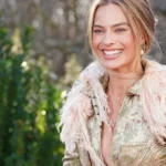 Margot Robbie adota sobrenome do marido quase dez anos após casamento