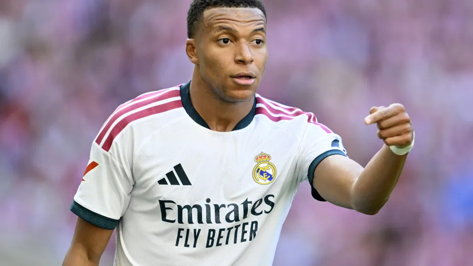 Mbappé evita criticar arbitragem após derrota do Real para o Atlético