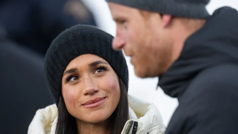 Meghan homenageia Harry com música que recorda a infância e a mãe Diana