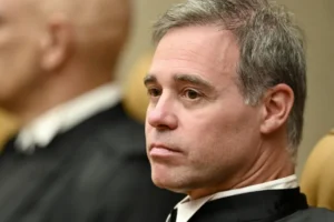 Mendonça acusa Moraes de direcionar investigação no STF