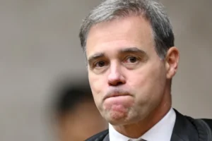 Mendonça atende Fachin e retira sigilo de parte do caso Master