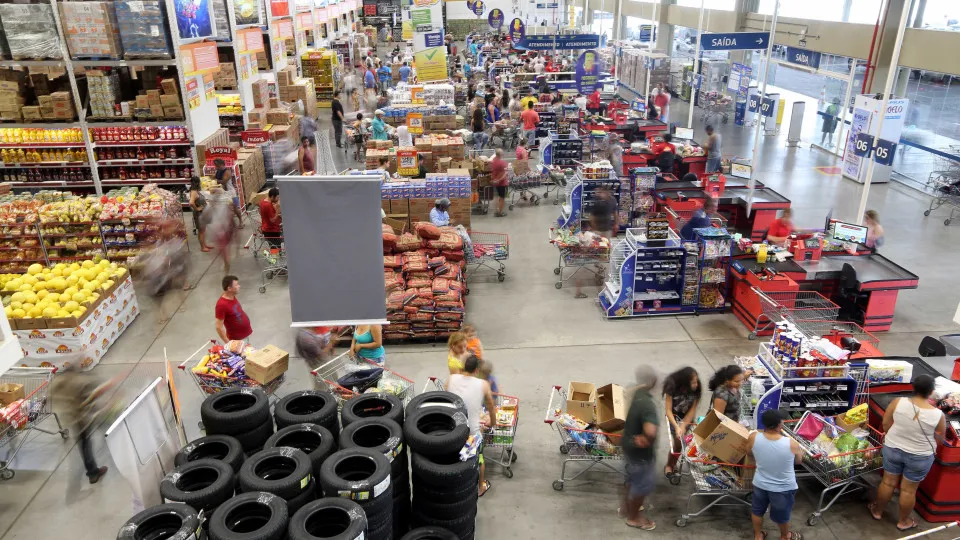 Mercado financeiro reduz previsão da inflação para 5% este ano