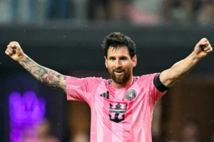 Messi faz o 930º gol e reduz distância para Cristiano Ronaldo