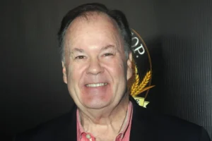 Morre Dennis Haskins, o diretor de 'Uma Galera do Barulho', aos 75 anos