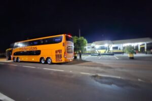 Ônibus que fazia a linha Foz do Iguaçu a Goiânia é assaltado na região de Maringá