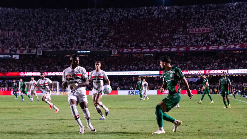 Palmeiras e São Paulo se encaram com atenção dividida entre Brasileirão e torneios continentais