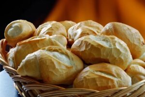 Pão francês pode subir com menor produção de trigo no Brasil