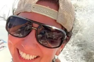 Passageira é presa após tirar a calça e se masturbar durante voo nos EUA