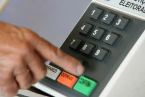 Pesquisa aponta que solidão e exaustão ampliam abstenção nas urnas