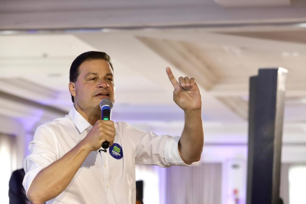 Pesquisa indica que Sandro Alex é o único candidato com chances de bater Moro no segundo turno