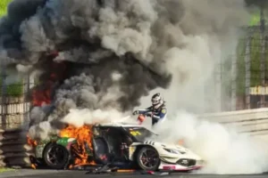 Piloto resgata colega de carro em chamas após acidente em prova no China GT