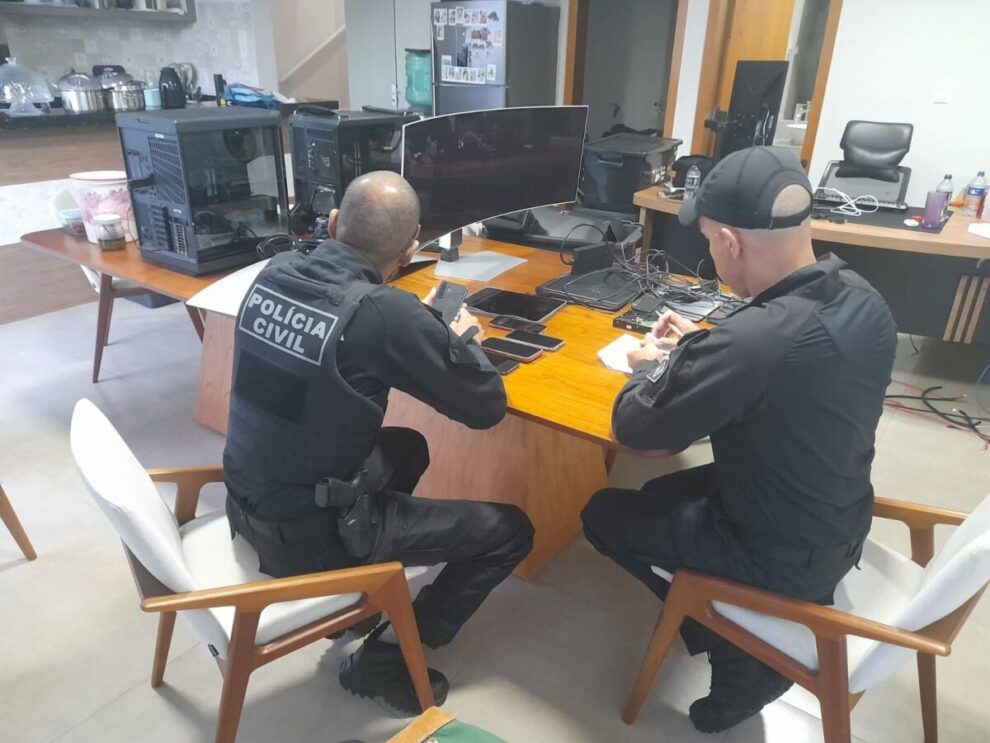 Polícia deflagra operação contra organização criminosa que vendia dados sigilosos de milhões de brasileiros; um alvo foi detido em Cianorte