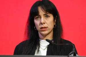 Prefeita eleita 'inquilina' que fala turco assusta establishment em Berlim