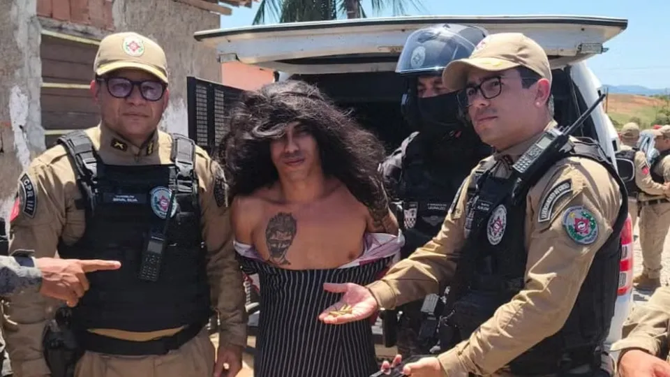 Preso vestido de mulher, homem diz ter matado 80 pessoas na Paraíba