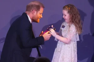 Príncipe Harry revela detalhe sobre a filha Lilibet em evento em Londres