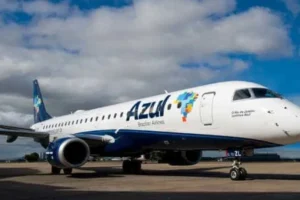 Problema no GPS de modelo da Embraer deixa aviões da Azul no chão
