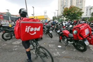 Quase 2 milhões de pessoas trabalham por meio de aplicativos no Brasil
