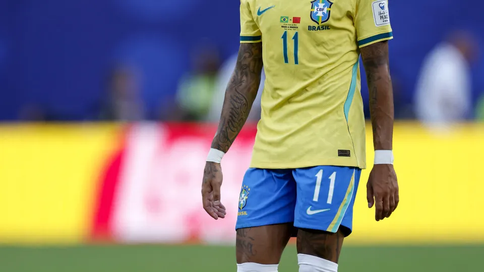 Raphinha é cortado da Seleção Brasileira após lesão na coxa