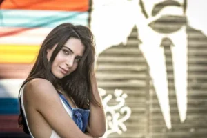 Rayssa Bratillieri é pedida em casamento e surpreende ao responder: 'Claro'