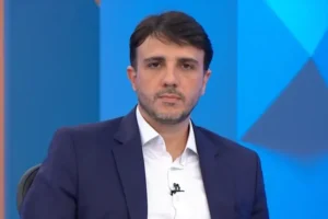 Renan Santos diz que é contra privatização da Petrobras e Embrapa, mas não dos Correios