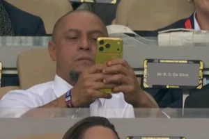 Roberto Carlos revela que perdeu 99% do que ganhou nos gramados: 'Deixaram minha conta zerada'